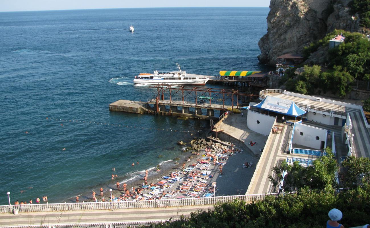 Фото Zhemchuzhina beach с серая галька поверхностью