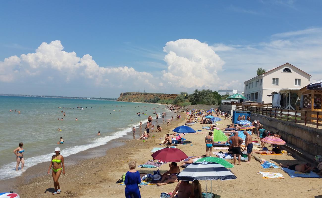 Фото Uglovoe beach с светлый песок поверхностью