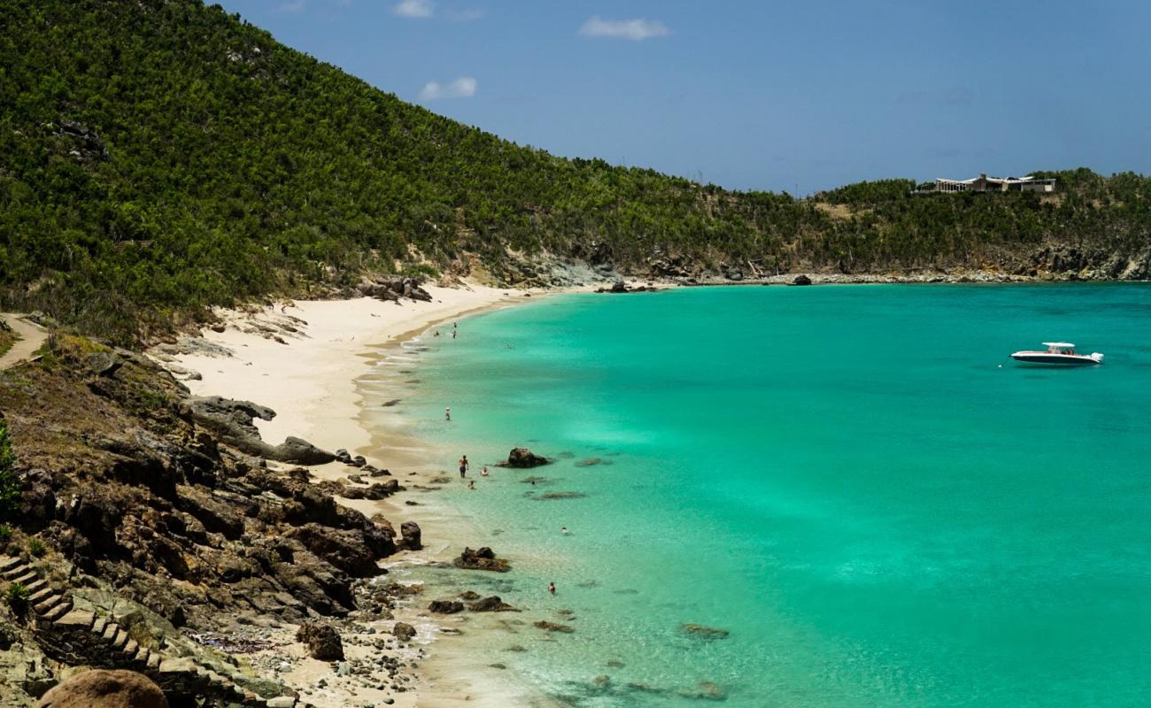 Фото Colombier beach с золотистый песок поверхностью