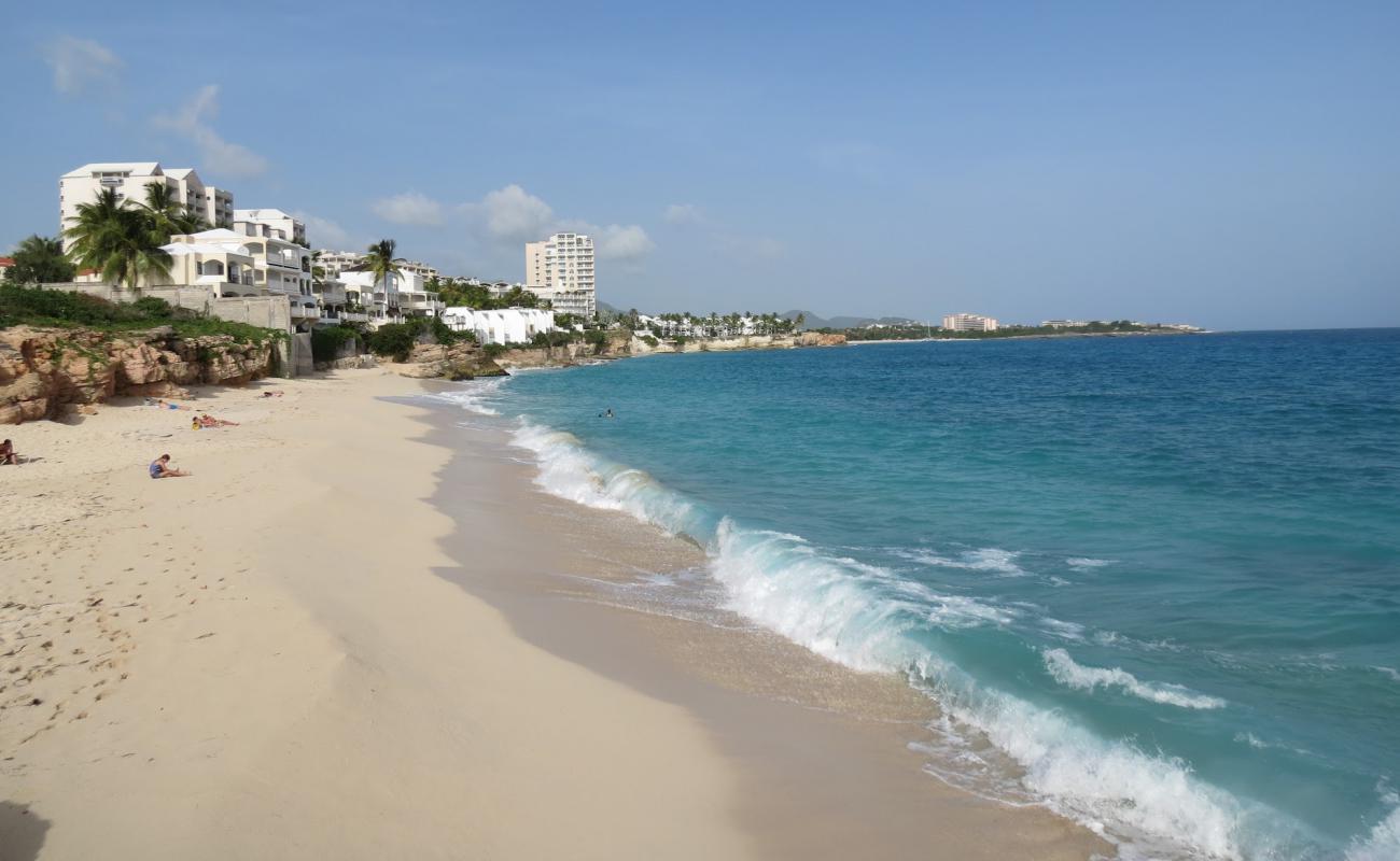 Фото Cupecoy beach с золотистый песок поверхностью