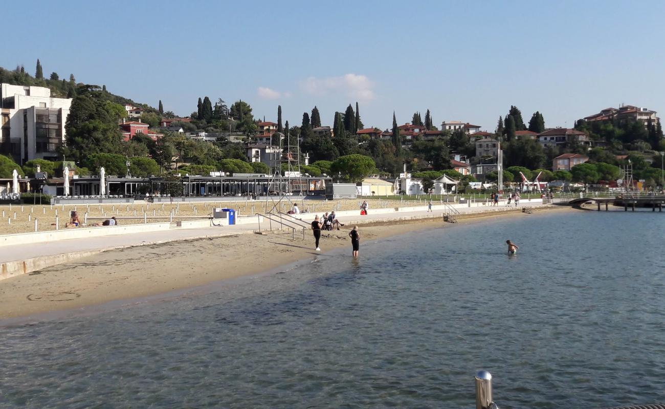 Фото Portoroz beach с светлый песок поверхностью