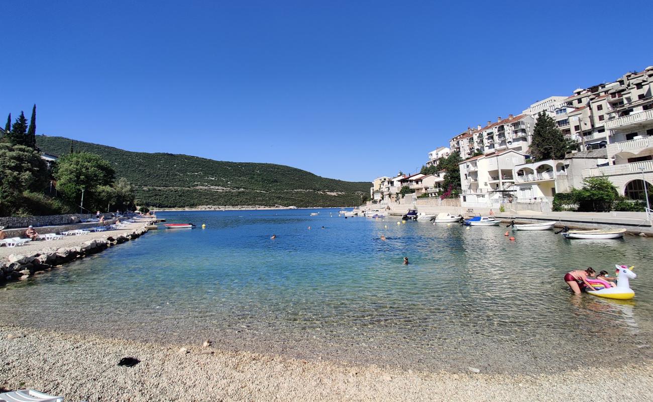 Фото Neum Beach с светлая галька поверхностью