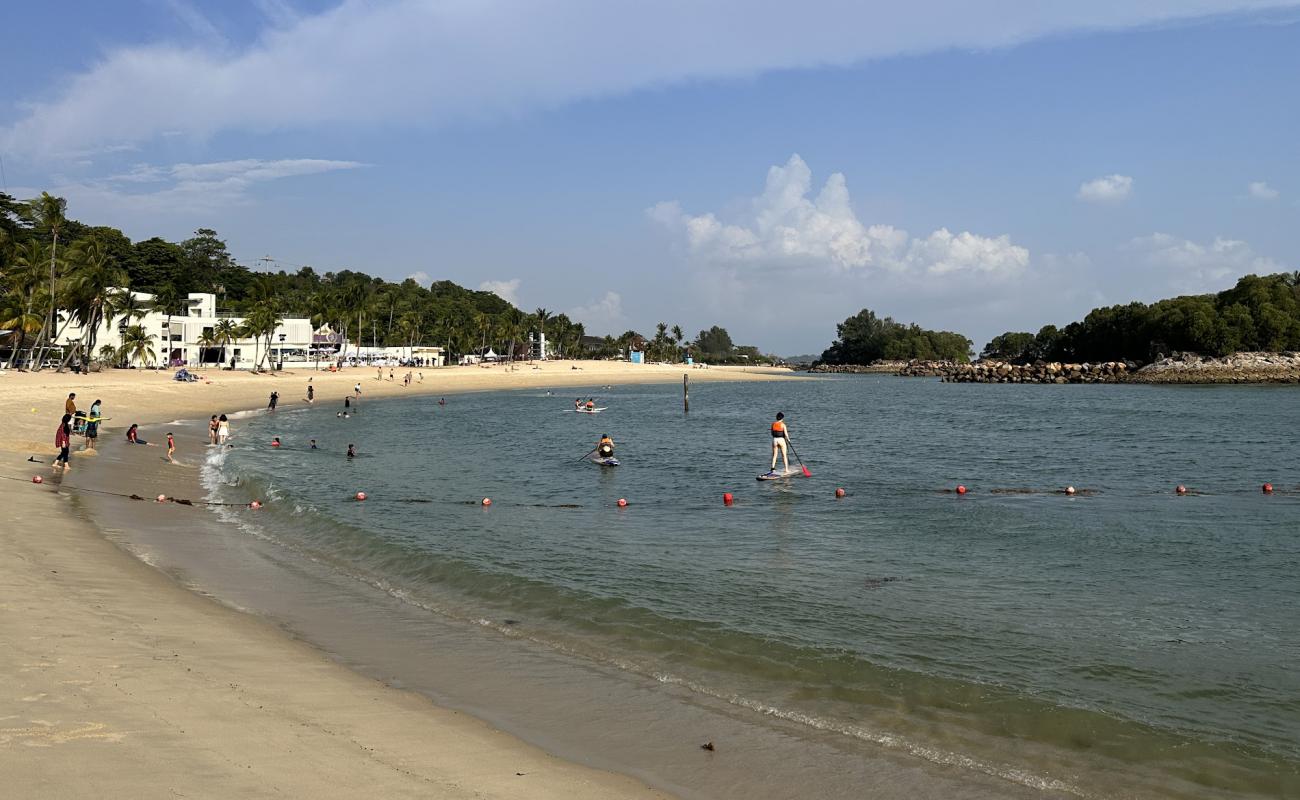 Фото Sentosa Siloso Beach с светлый песок поверхностью