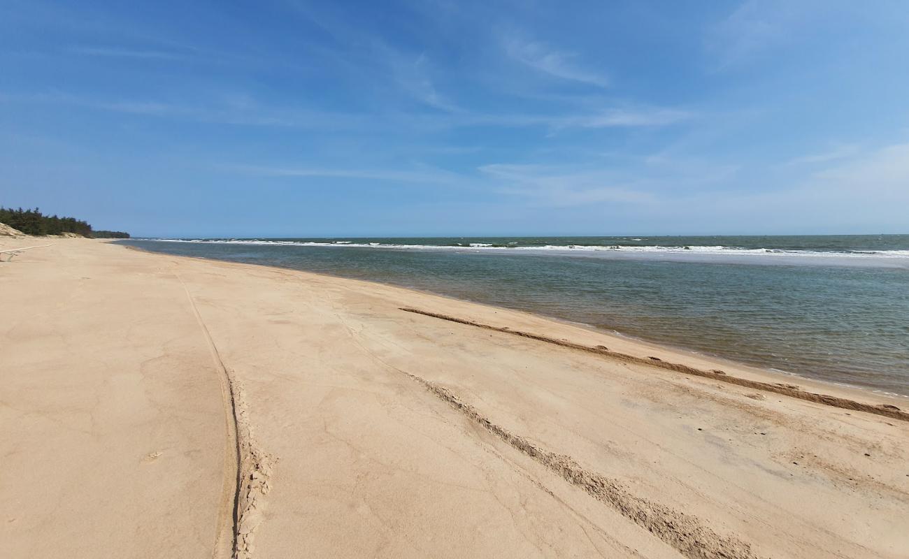 Фото Ho Lan Beach с светлый песок поверхностью