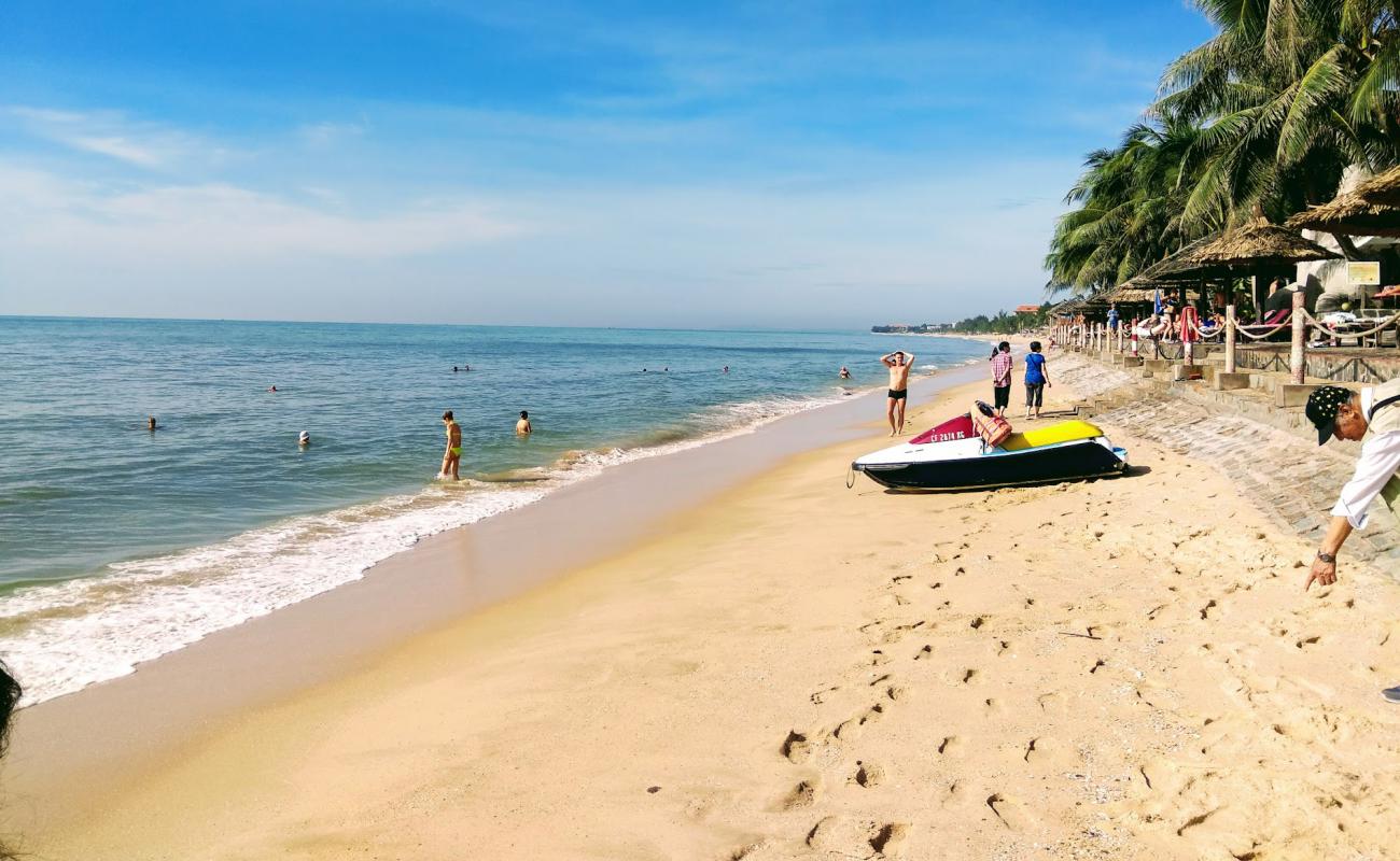 Фото Nguyen Dinh Chieu Beach с серый песок поверхностью