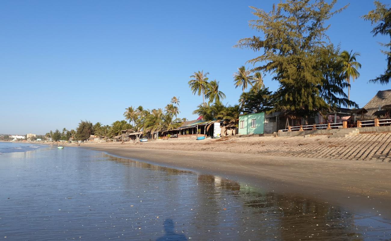 Фото Bien Dong Viet Nam Beach с серый песок поверхностью