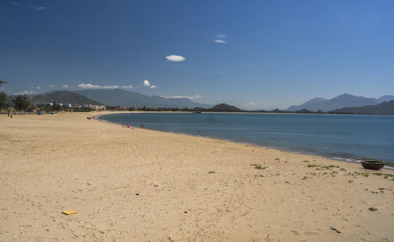 Фото Phan Rang Beach с светлый песок поверхностью