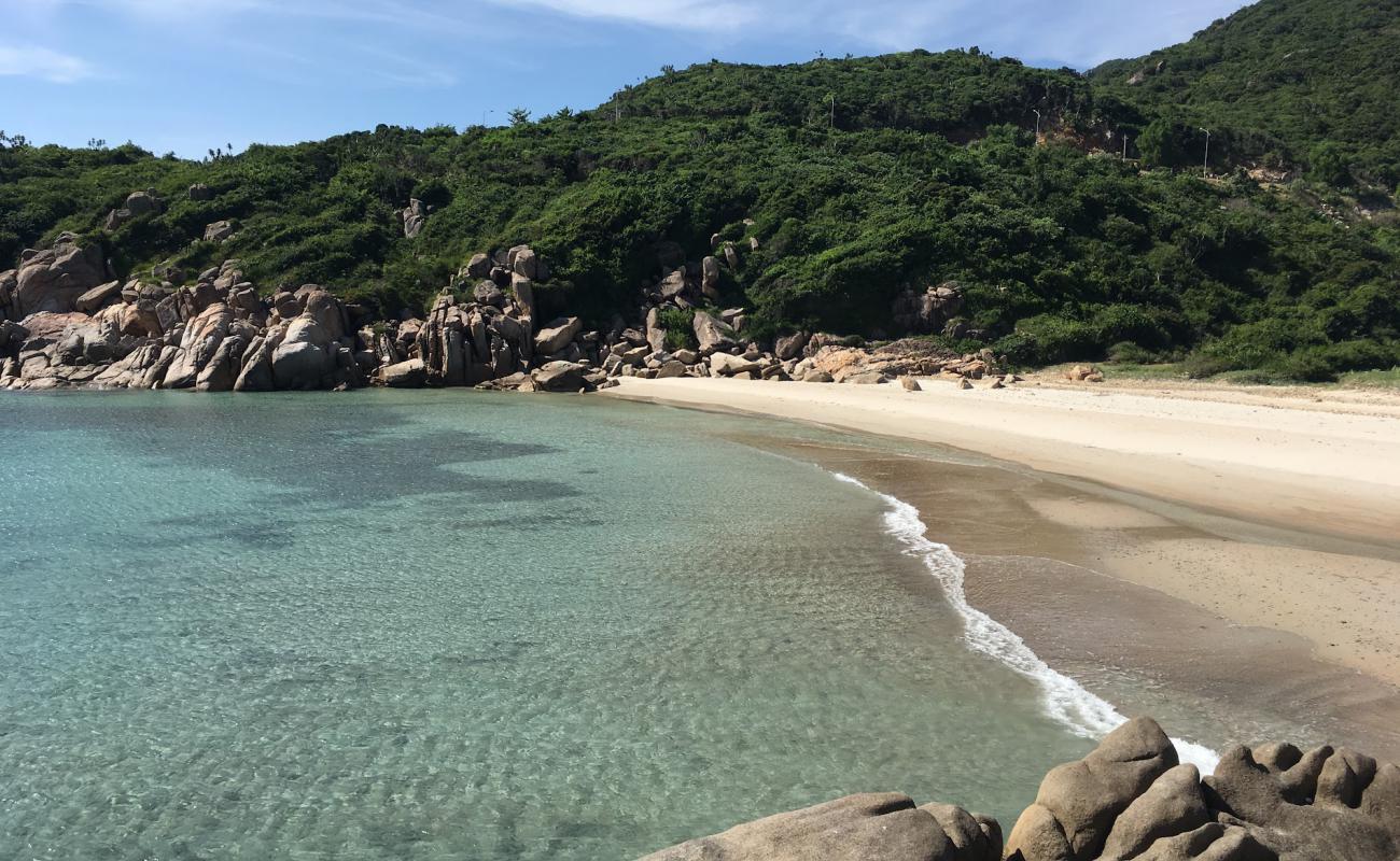 Фото Nuoc Ngot Beach с светлый песок поверхностью