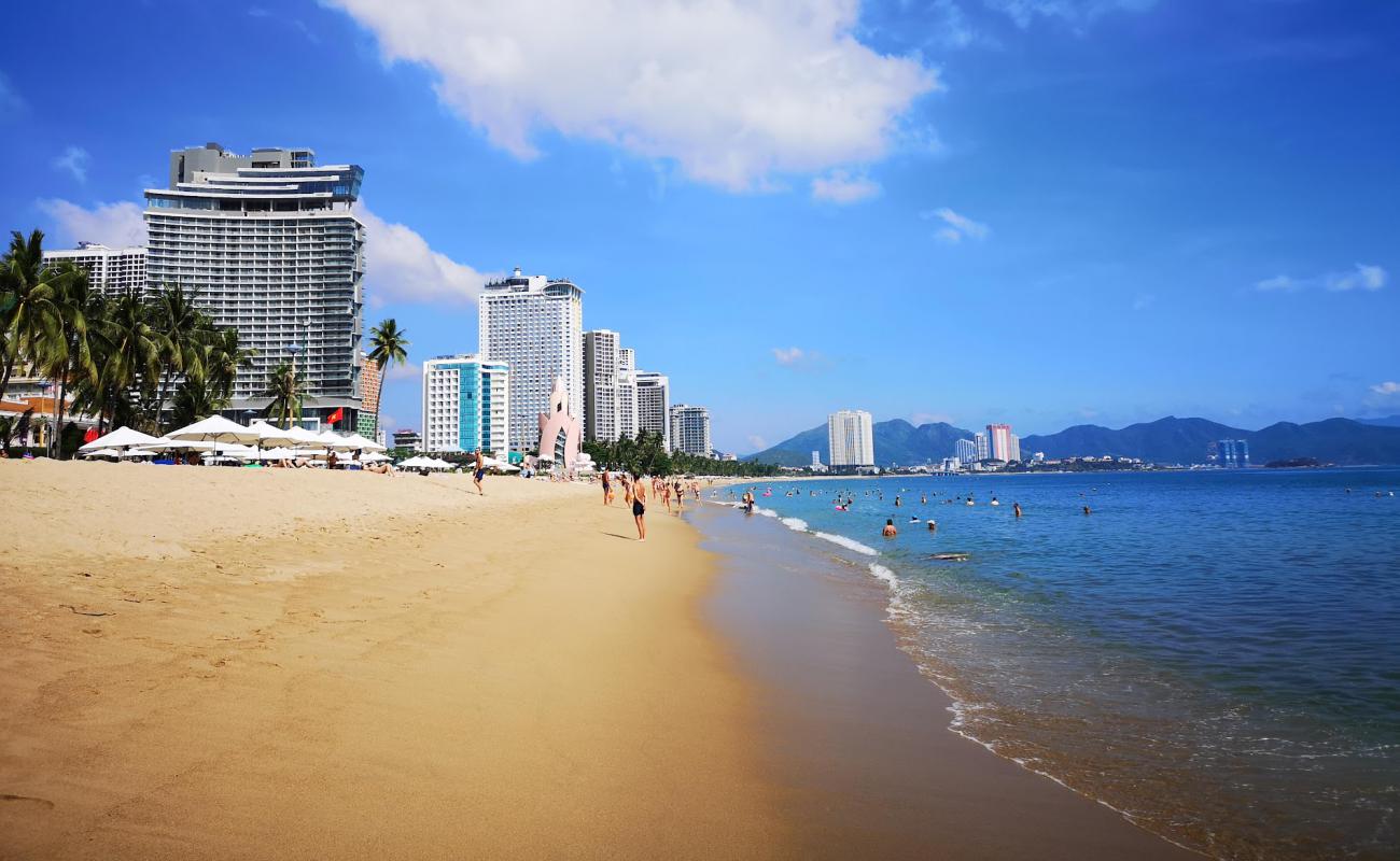 Фото Nha Trang Beach с золотистый песок поверхностью