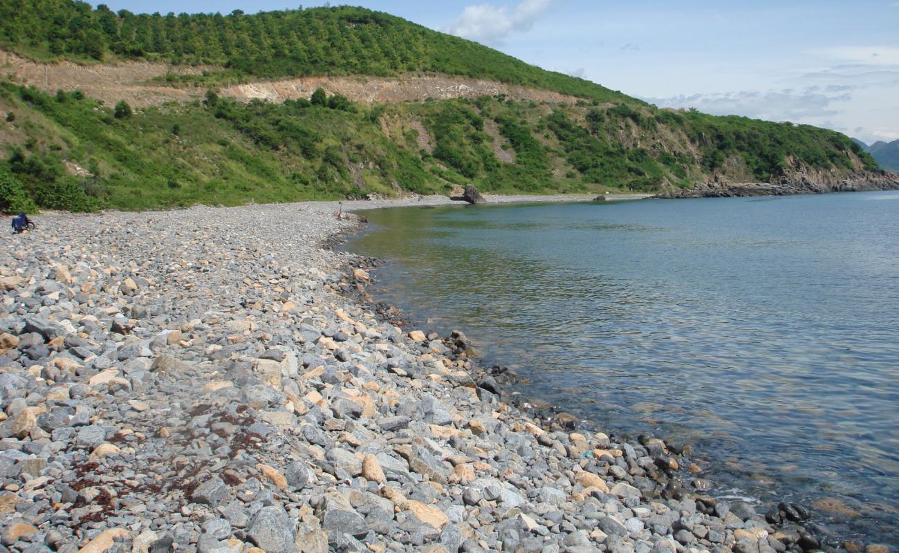 Фото Bai Tien Beach с серая галька поверхностью