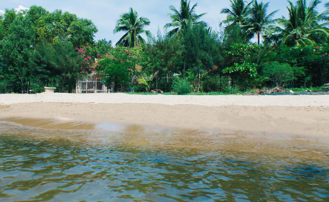 Фото Vinh Luong Beach с светлый песок поверхностью