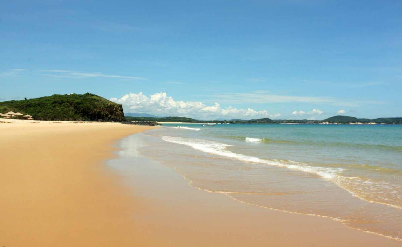 Фото Bai Xep Beach с золотистый песок поверхностью