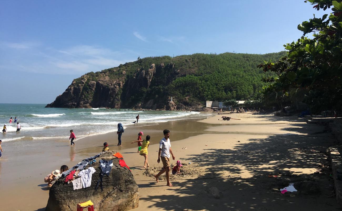 Фото Bai Bau Beach с золотистый песок поверхностью