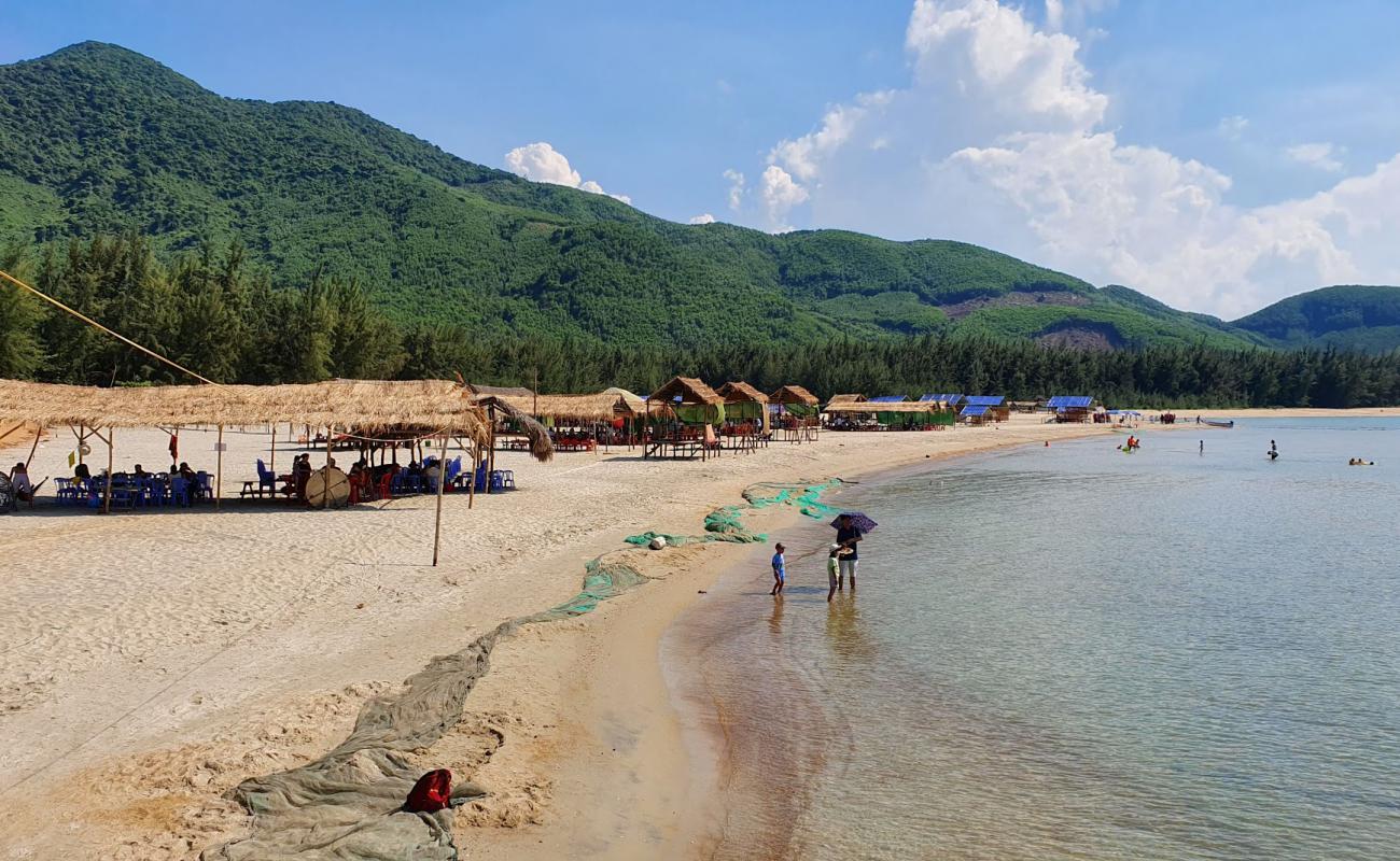 Фото Loc Binh Beach с светлый песок поверхностью