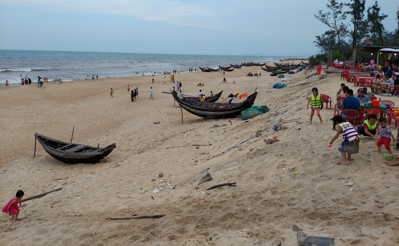 Фото Vinh Thanh Beach с светлый песок поверхностью