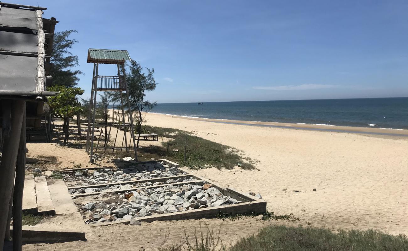 Фото Phu Dien Beach с светлый песок поверхностью