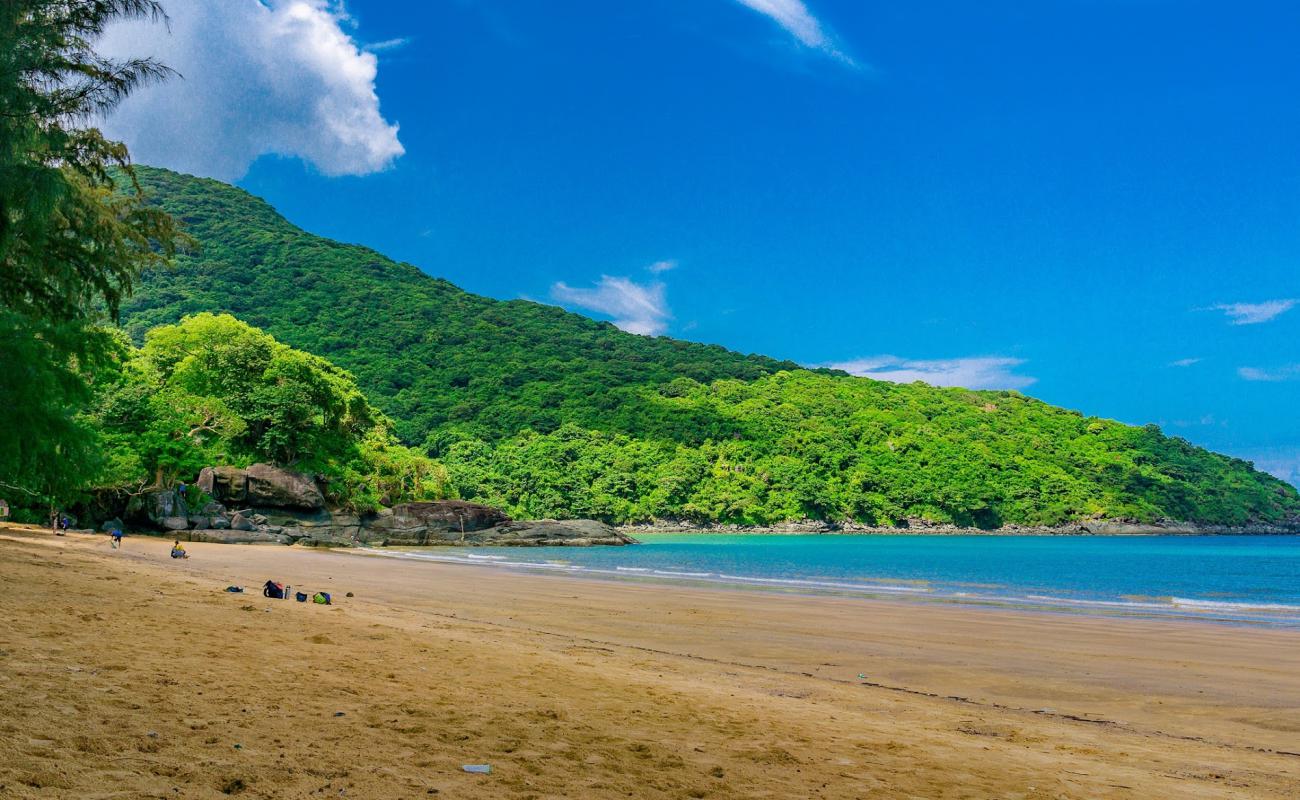 Фото Dam Trau Beach с светлый песок поверхностью