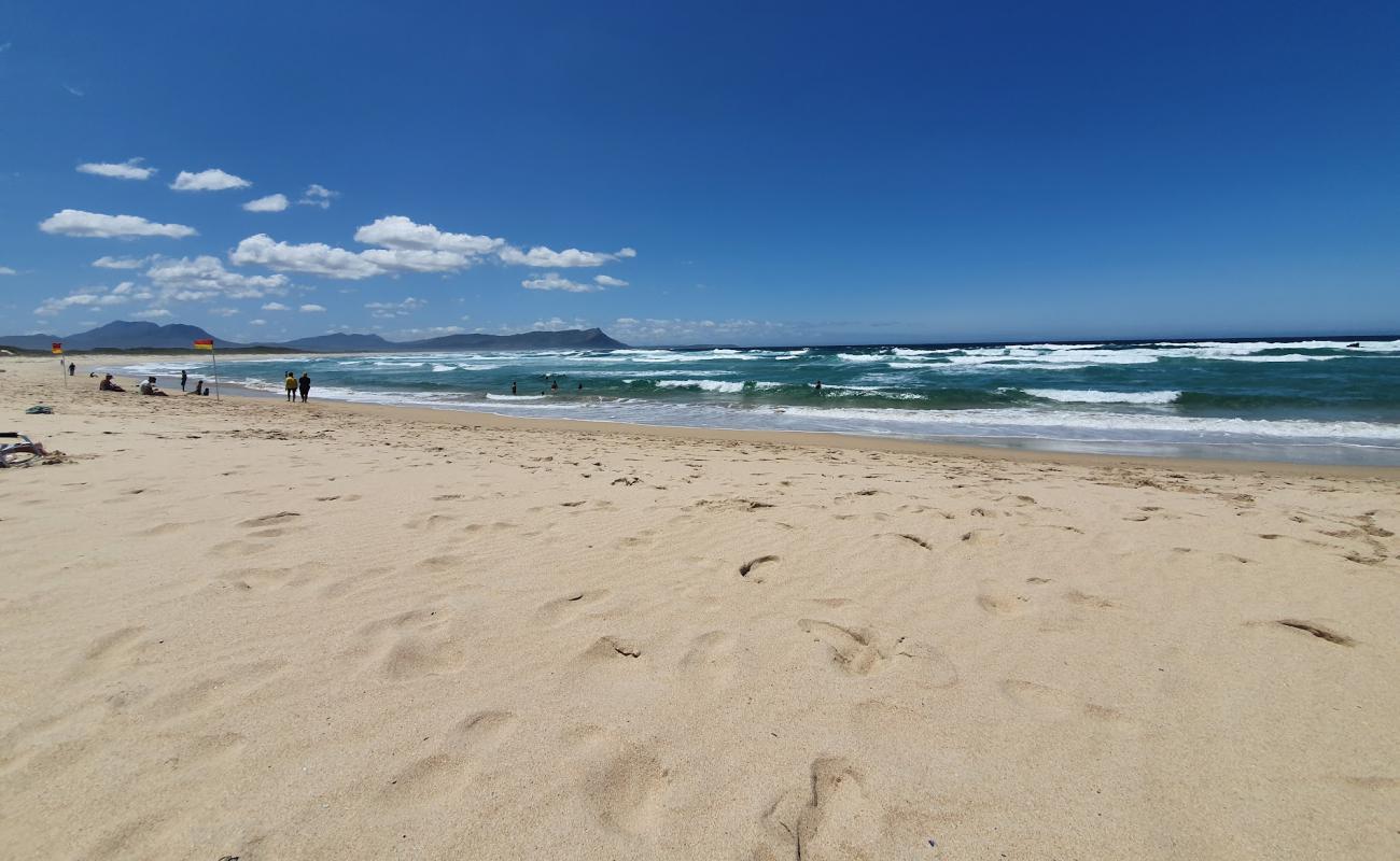 Фото Kleinmond beach с золотистый песок поверхностью