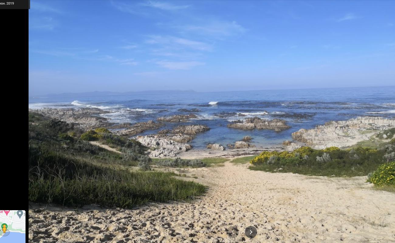 Фото Breakfast Bay beach с песок с камнями поверхностью