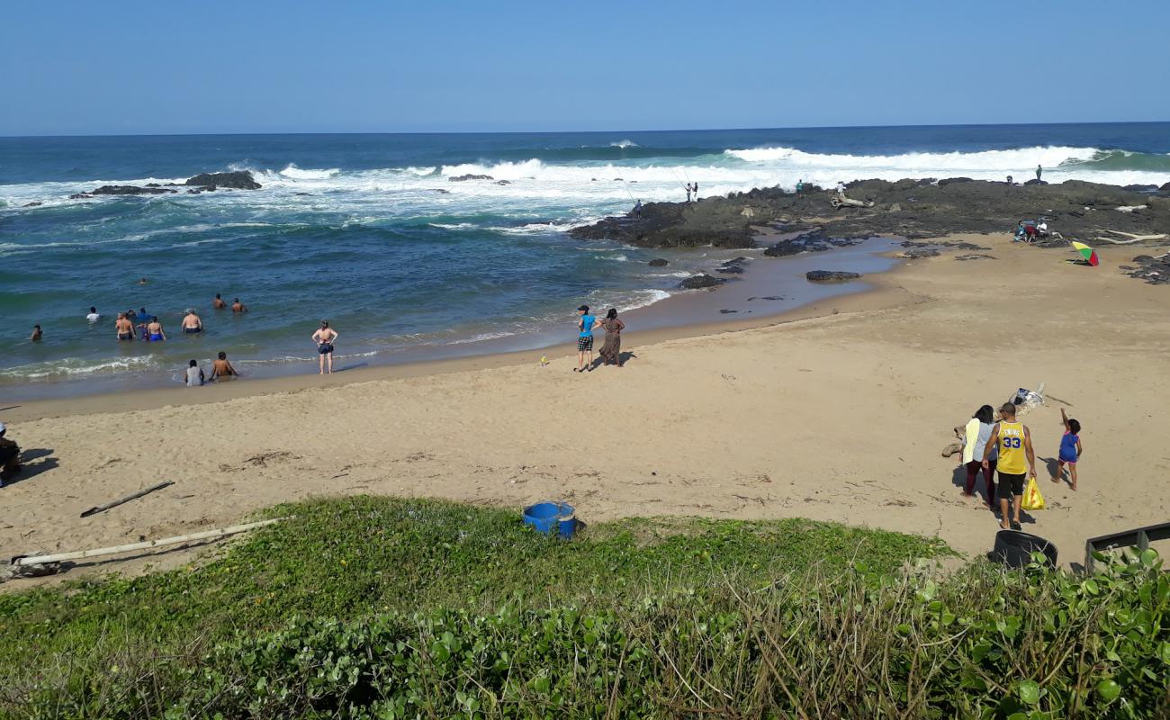 Фото Umtentweni beach с светлый песок поверхностью