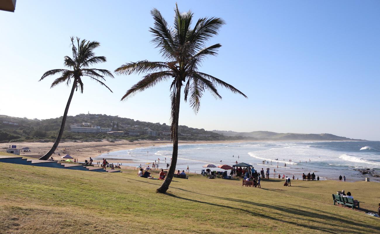 Фото Scottburgh beach с светлый песок поверхностью