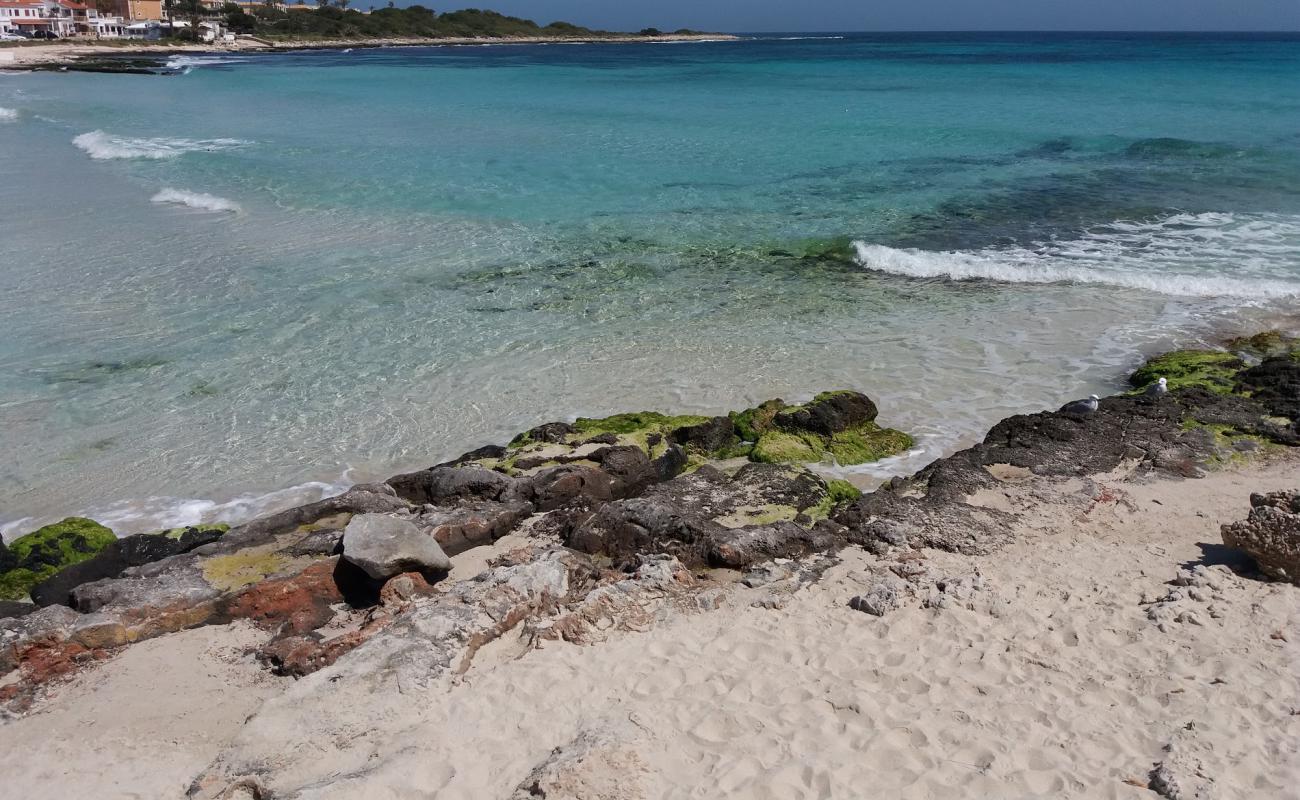 Фото Punta Prima Beach с золотистый песок поверхностью