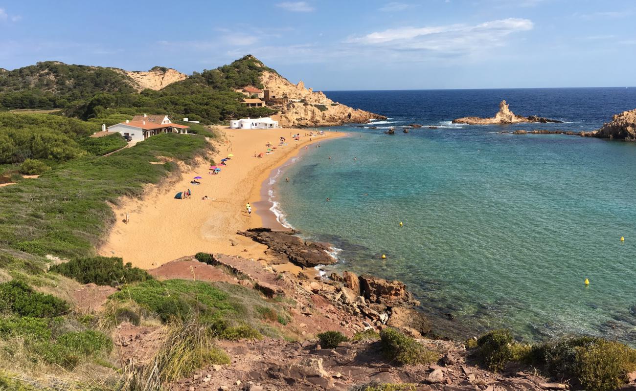 Фото Cala Pregonda с темный песок поверхностью