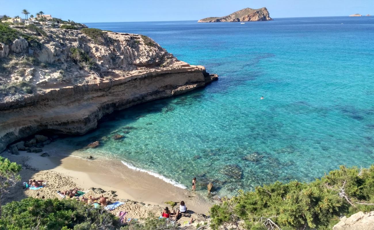 Фото Cala Escondida с золотистый песок поверхностью