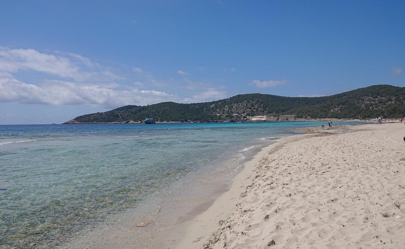 Фото Platja de ses Salines с золотистый песок поверхностью