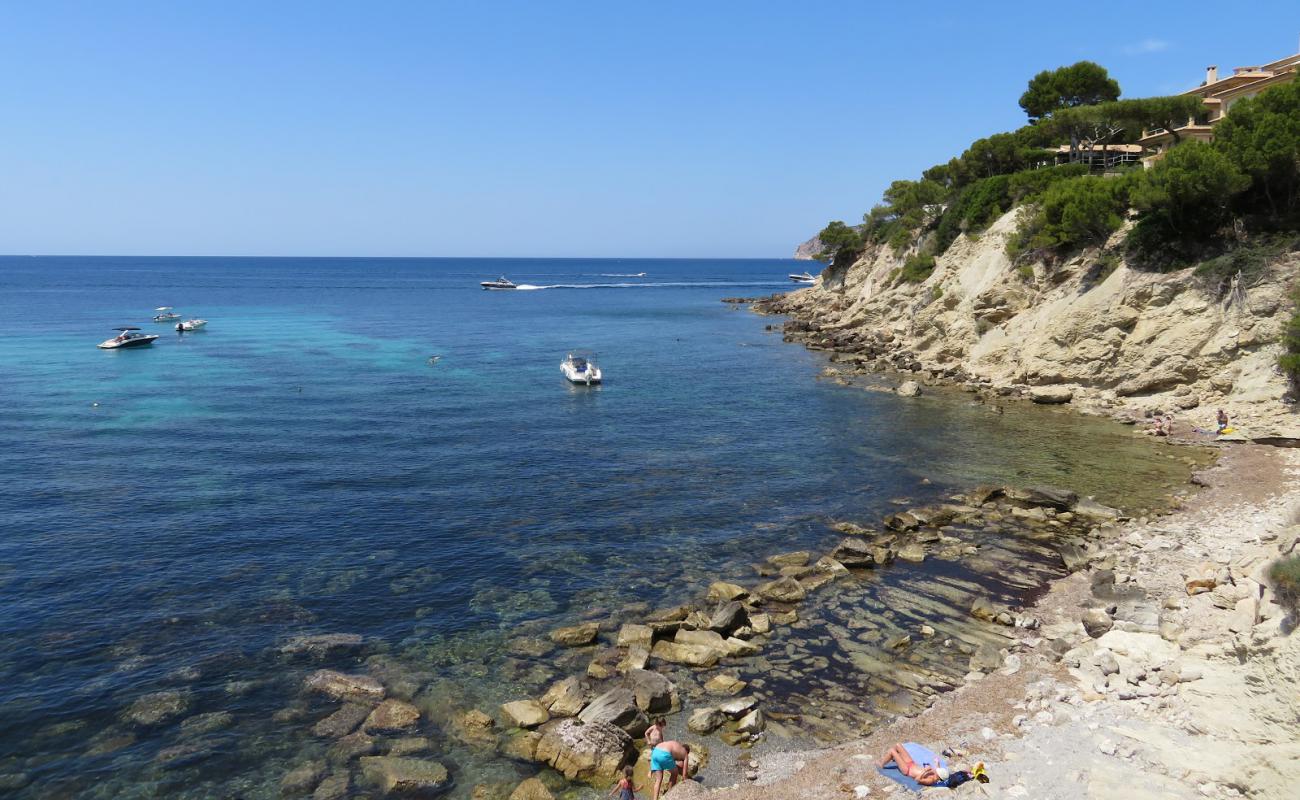 Фото Playa S'Algar с камни поверхностью