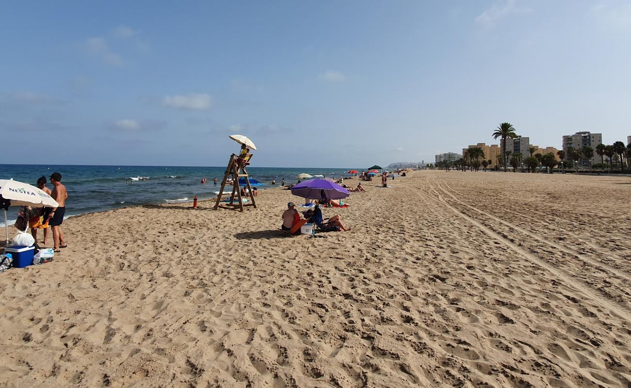 Фото Playa del Saladar с темный песок поверхностью