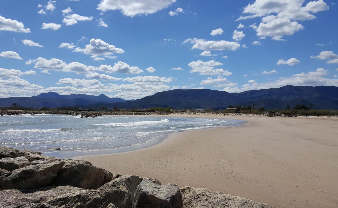 Фото Playa de L'Estany с темный песок поверхностью