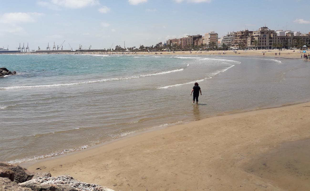 Фото Puerto de Sagunto с темный чистый песок поверхностью