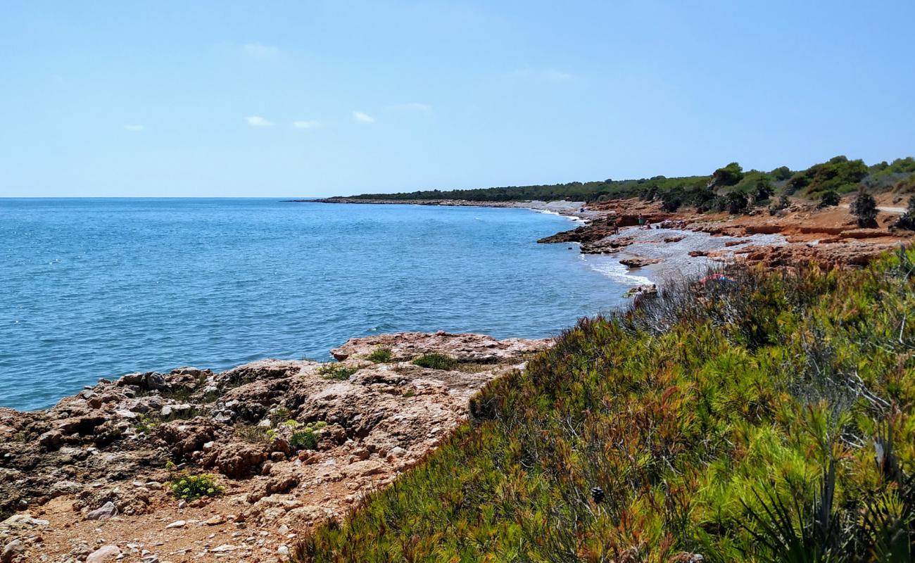 Фото Platja de la Basseta с песок с галькой поверхностью