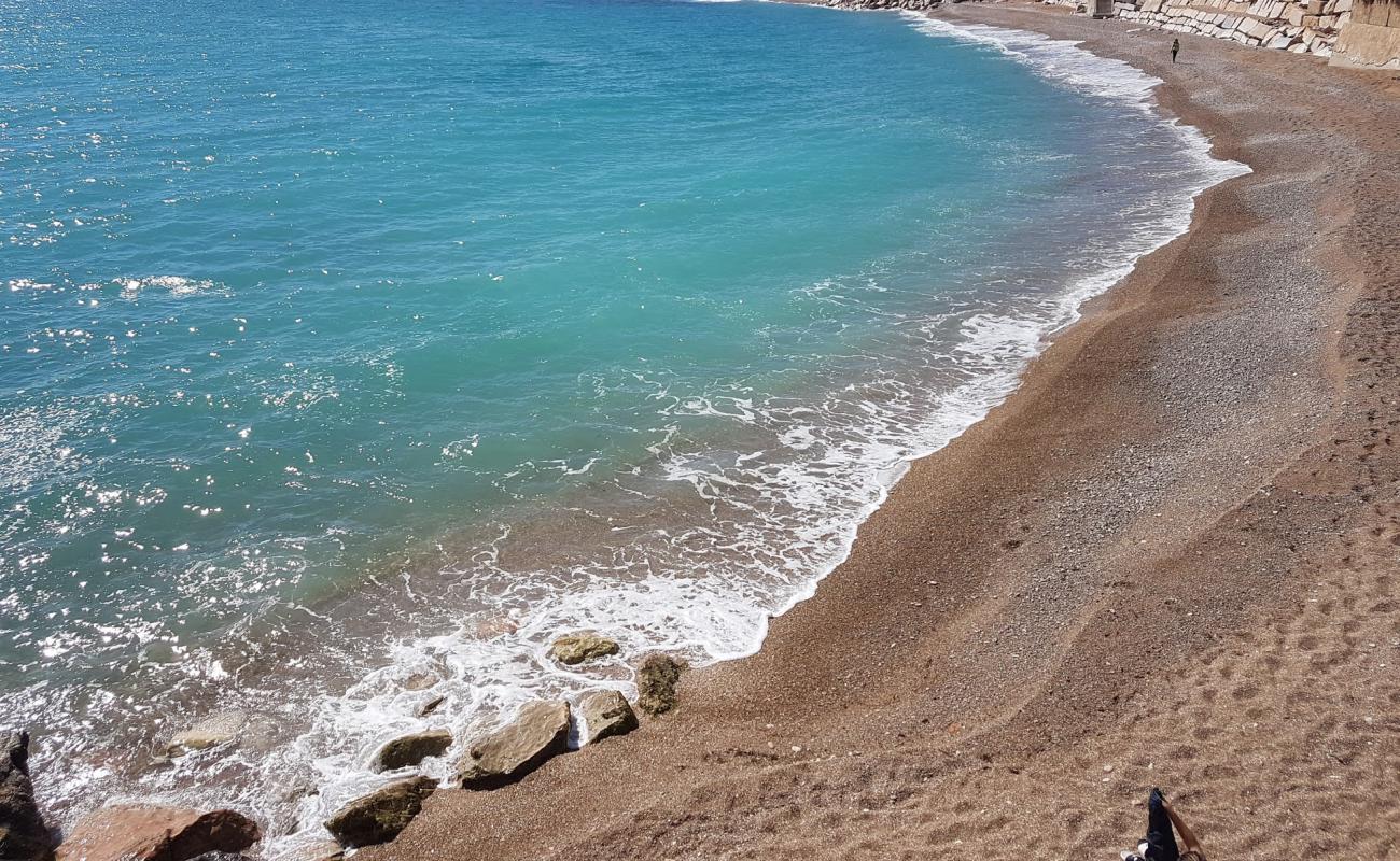 Фото Cala del Puntal I с серая чистая галька поверхностью