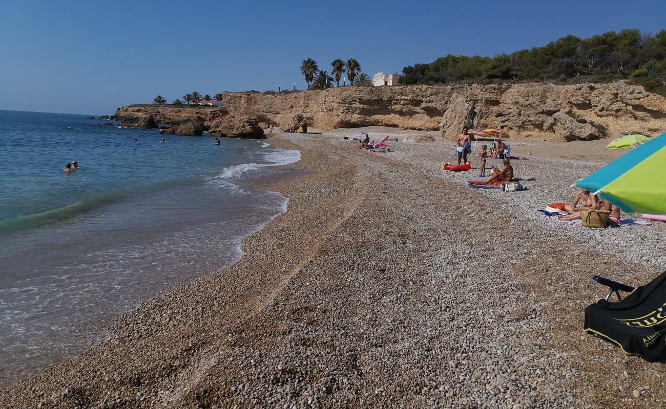 Фото Cala del Pinar с серая чистая галька поверхностью