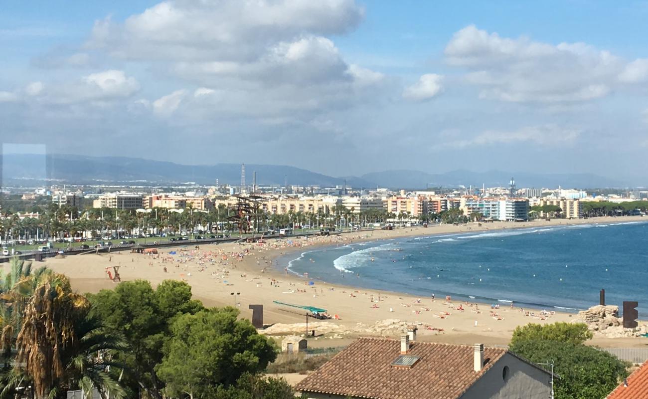 Фото Playa de La Pineda с светлый песок поверхностью