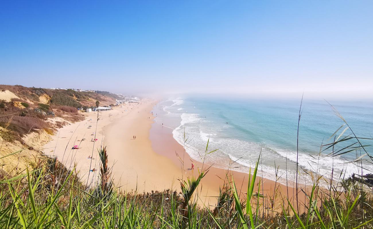 Фото Playa La Fontanilla с светлый песок поверхностью