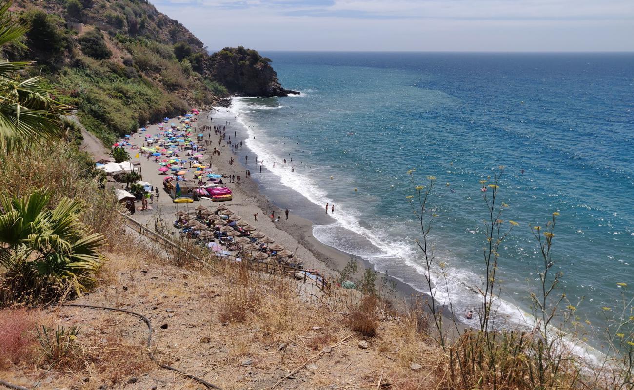 Фото Playa de Maro с белая чистая галька поверхностью