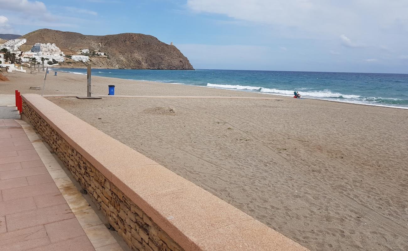 Фото Playa de Carboneras с светлый песок поверхностью