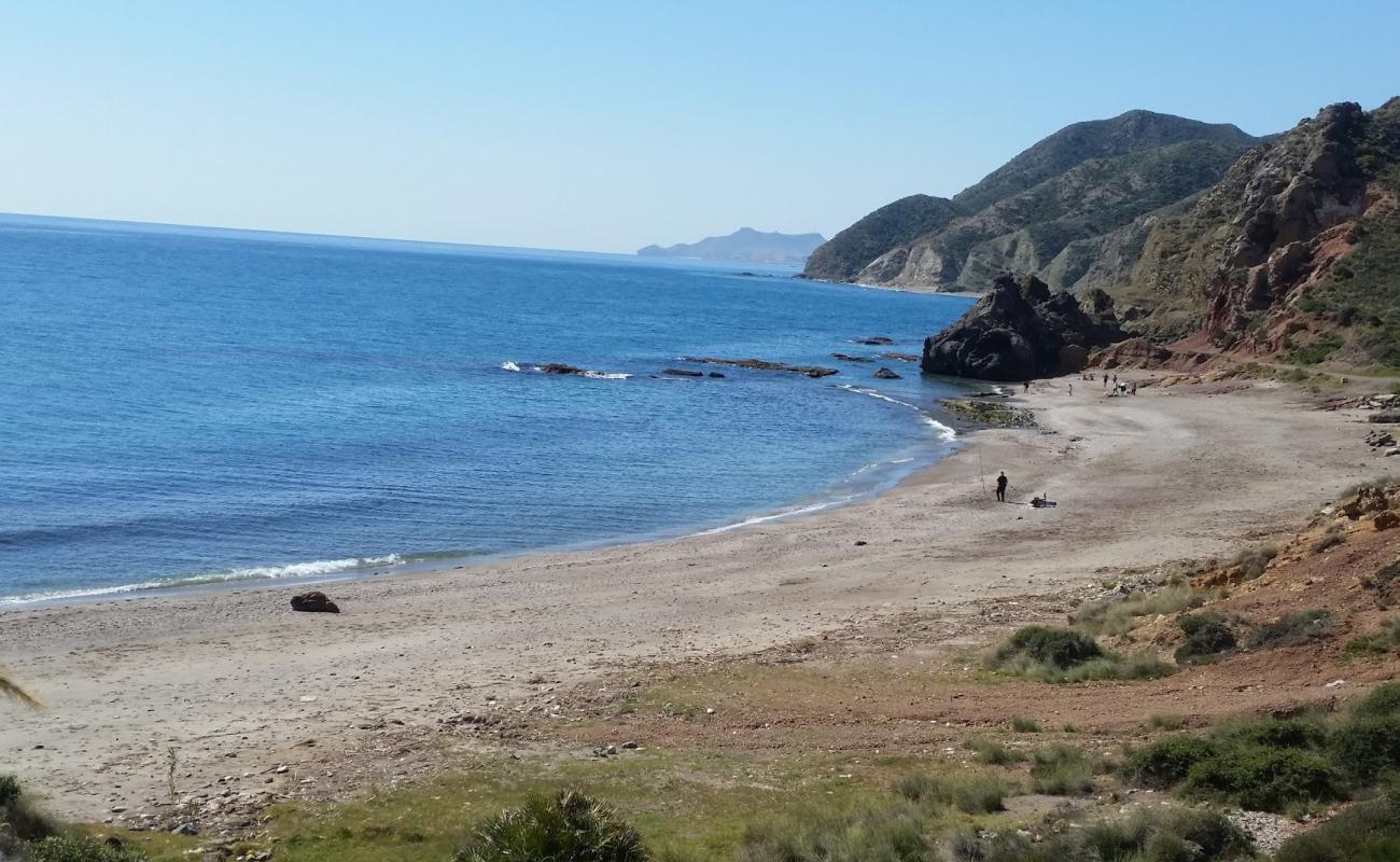 Фото Playa del Sombrerico с песок с галькой поверхностью