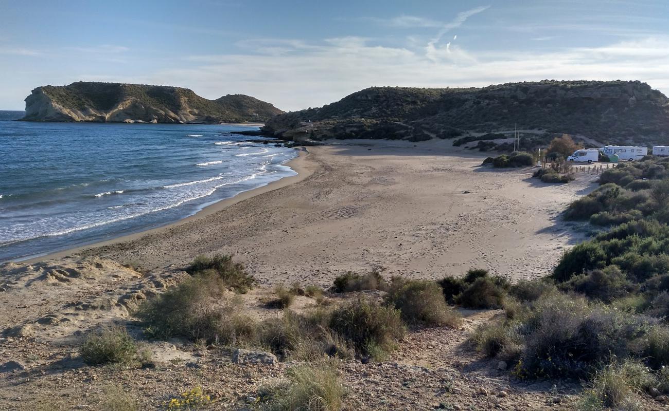 Фото Playa de la Higuerica с светлый песок поверхностью