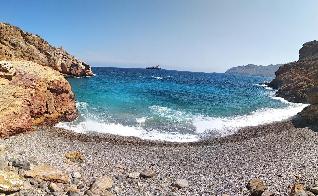 Фото Cala del Bolete с серая чистая галька поверхностью