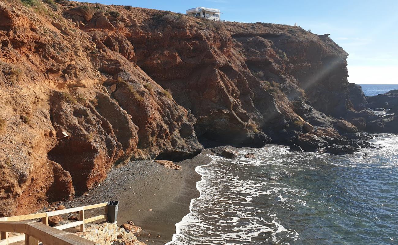 Фото Cala Roja с серый ракушечник поверхностью