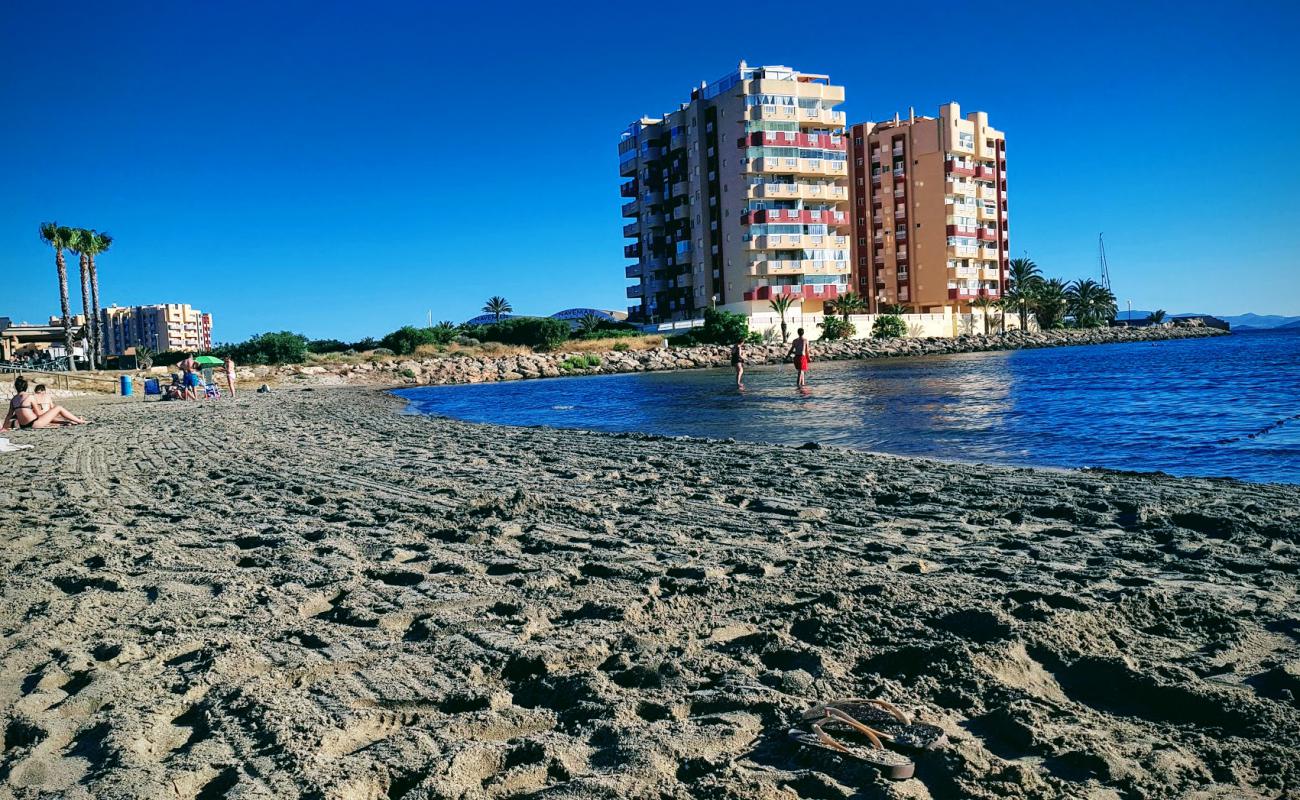 Фото Playa Chica с серый песок поверхностью