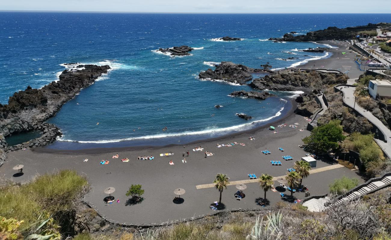 Фото Playa de Los Cancajos с черный песок поверхностью