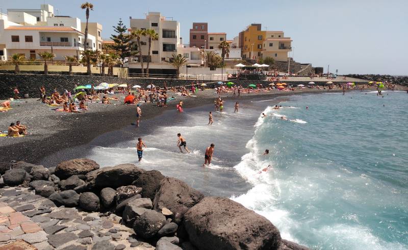 Фото Playa de Las Eras с песок с галькой поверхностью