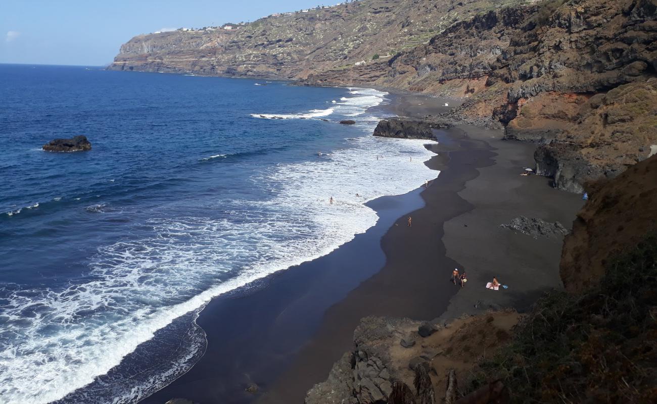 Фото Playa Los Patos с серый чистый песок поверхностью