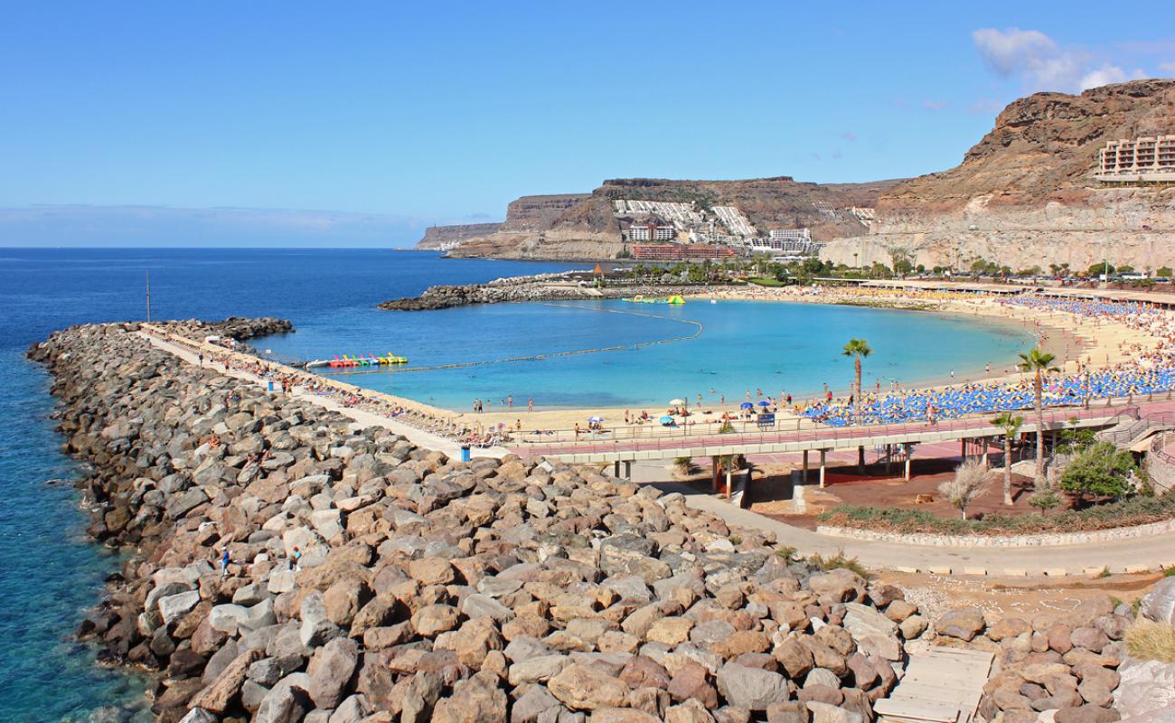 Фото Playa de Amadores с золотистый песок поверхностью