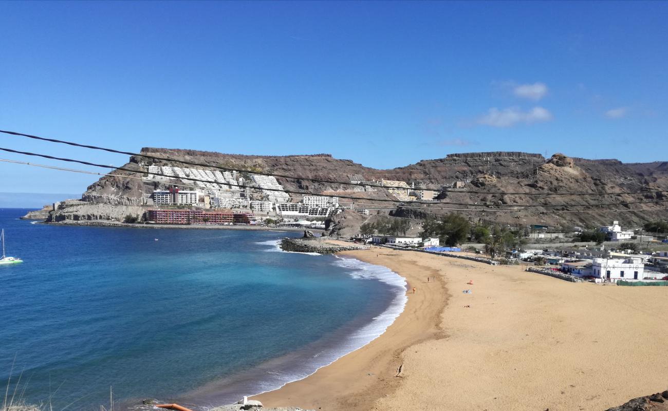 Фото Playa de Tauro с золотистый песок поверхностью